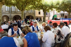 briatexte-le-repas-sur-la-place-2