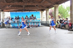 le-peyrat-le-spectacle-de-majorettes-sous-la-halle-le-duo